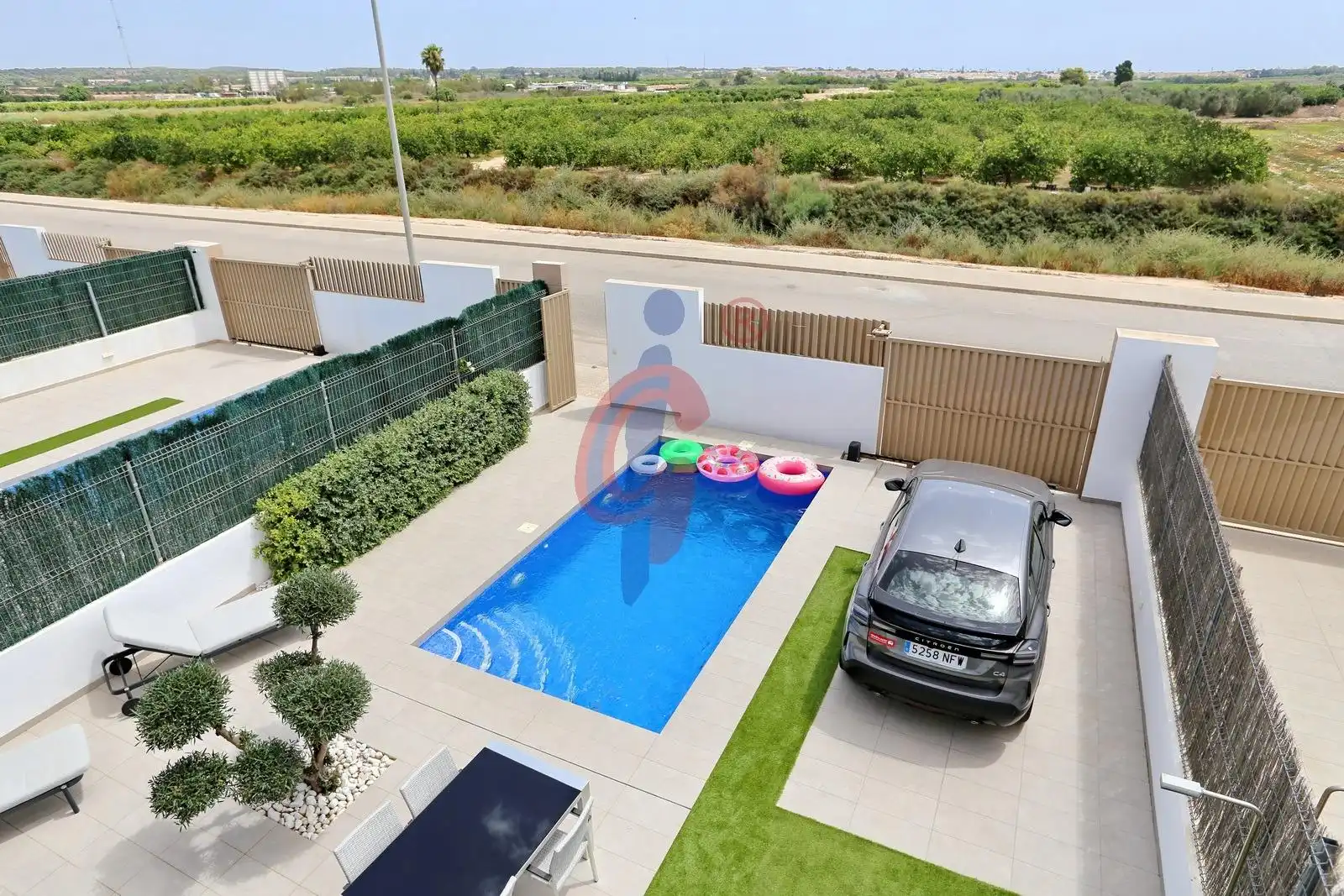 Piscina de Casa adosada en venda en Guardamar del Segura amb Aire condicionat, Jardí privat i Terrassa
