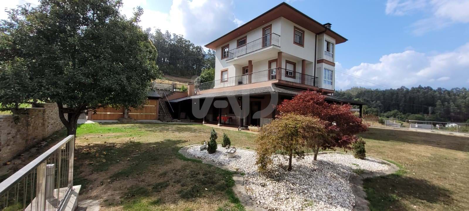 Jardí de Casa o xalet en venda en Trabada amb Calefacció i Terrassa