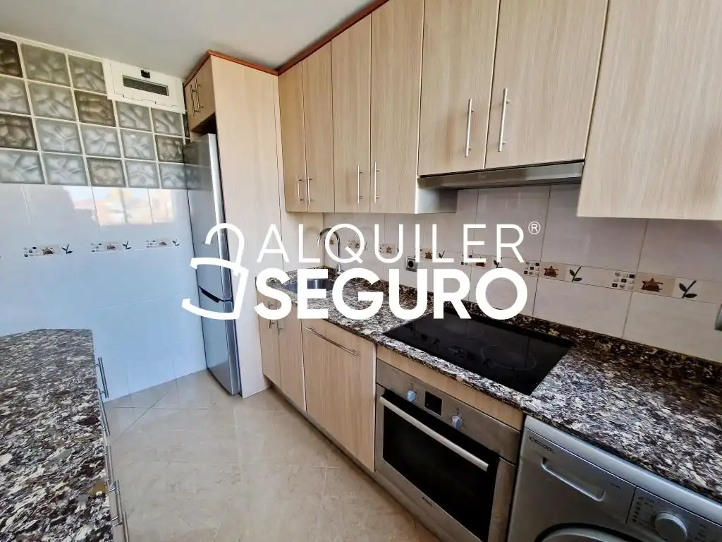 Küche von Wohnung zur Miete in Móstoles mit Klimaanlage und Heizung