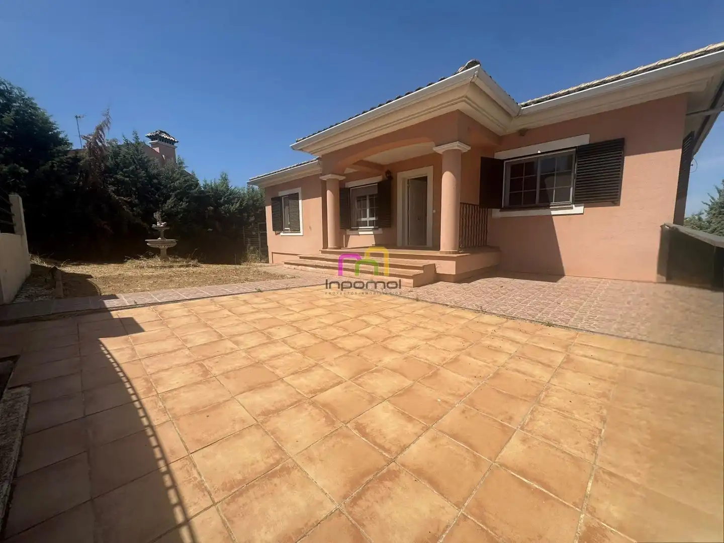 Vista exterior de Casa o xalet en venda en Badajoz amb Aire condicionat, Calefacció i Jardí privat