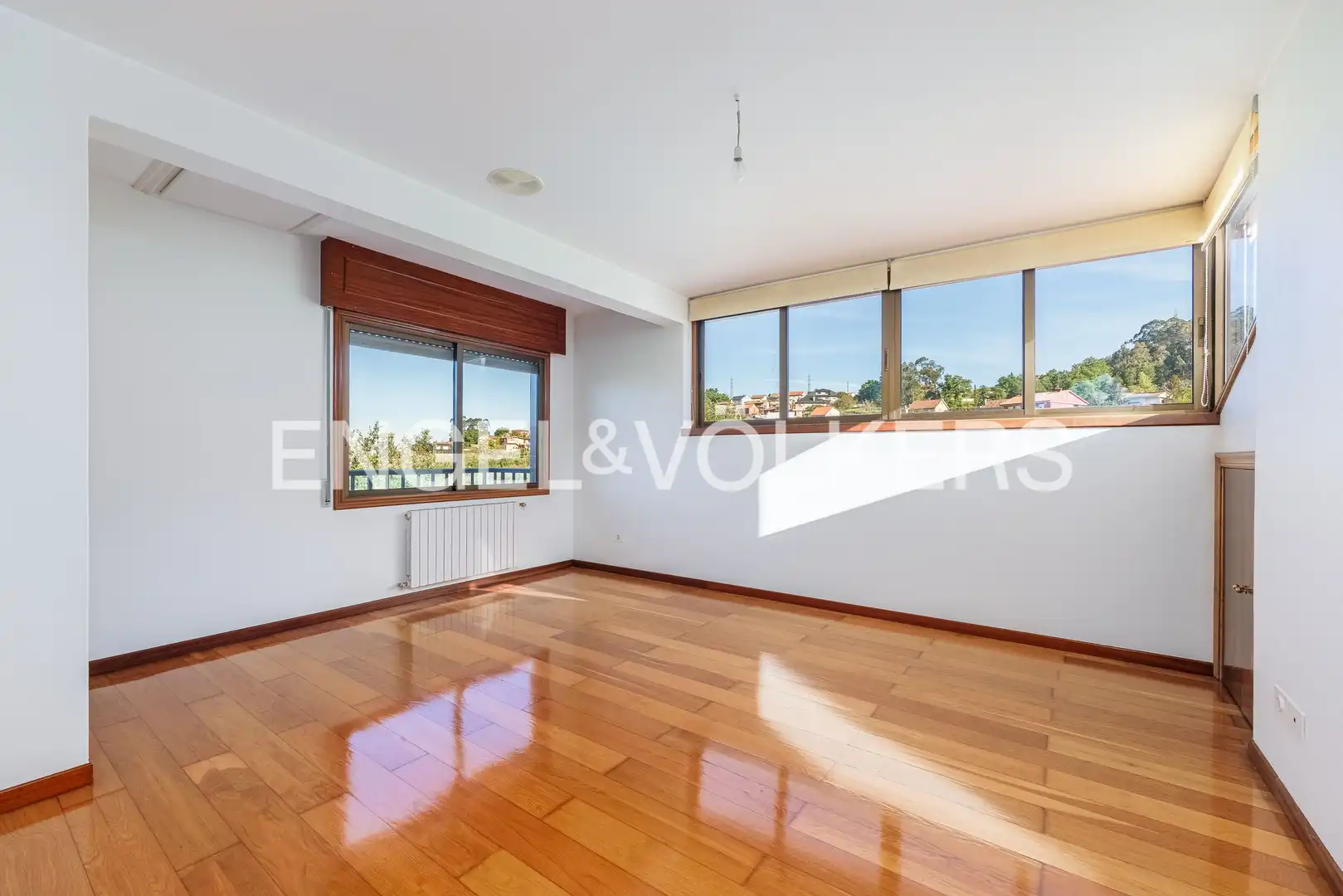 Sala de estar de Casa o chalet en venta en Vigo  con Calefacción, Jardín privado y Parquet