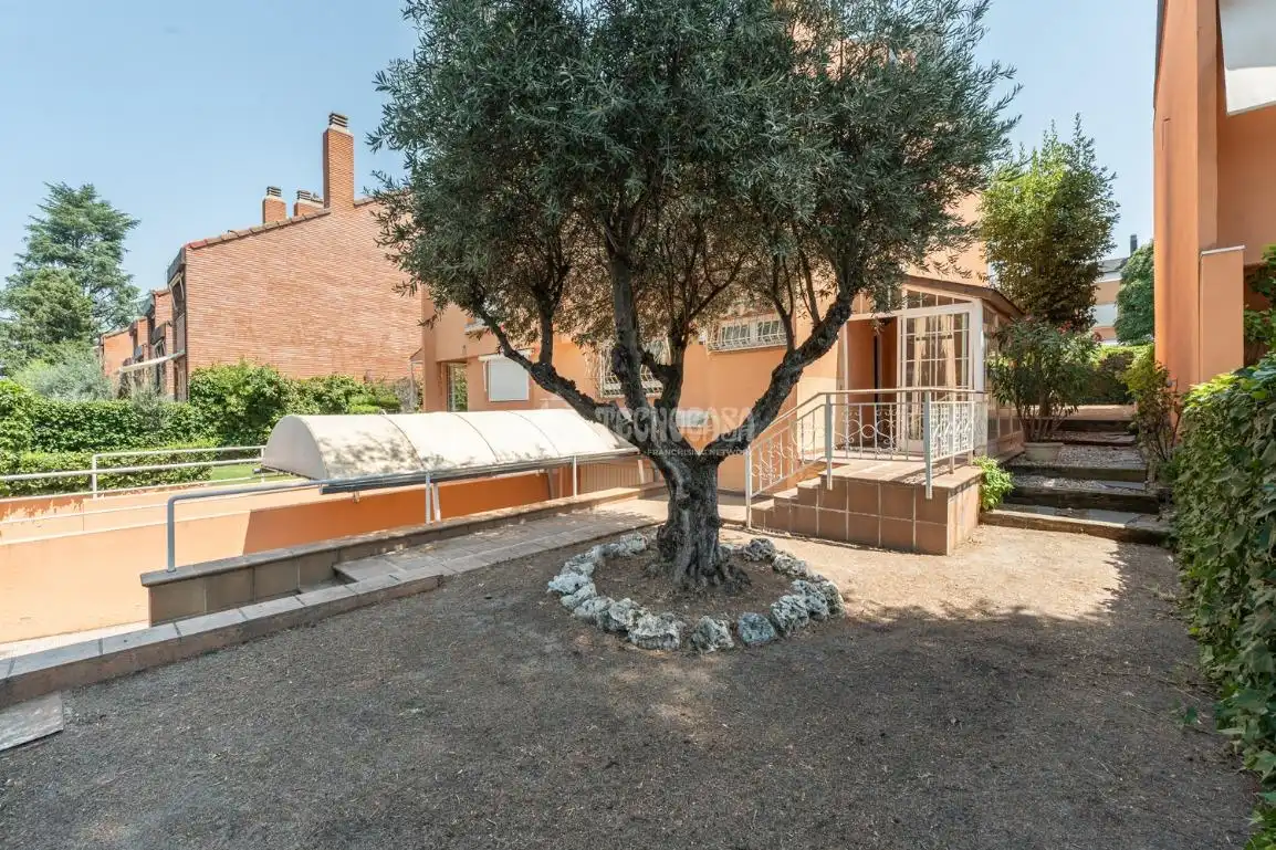 Jardí de Casa adosada en venda en Madrid amb Aire condicionat i Balcó