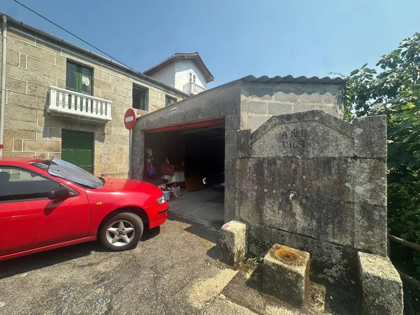 Aparcament de Casa adosada en venda en A Arnoia amb Moblat i Balcó