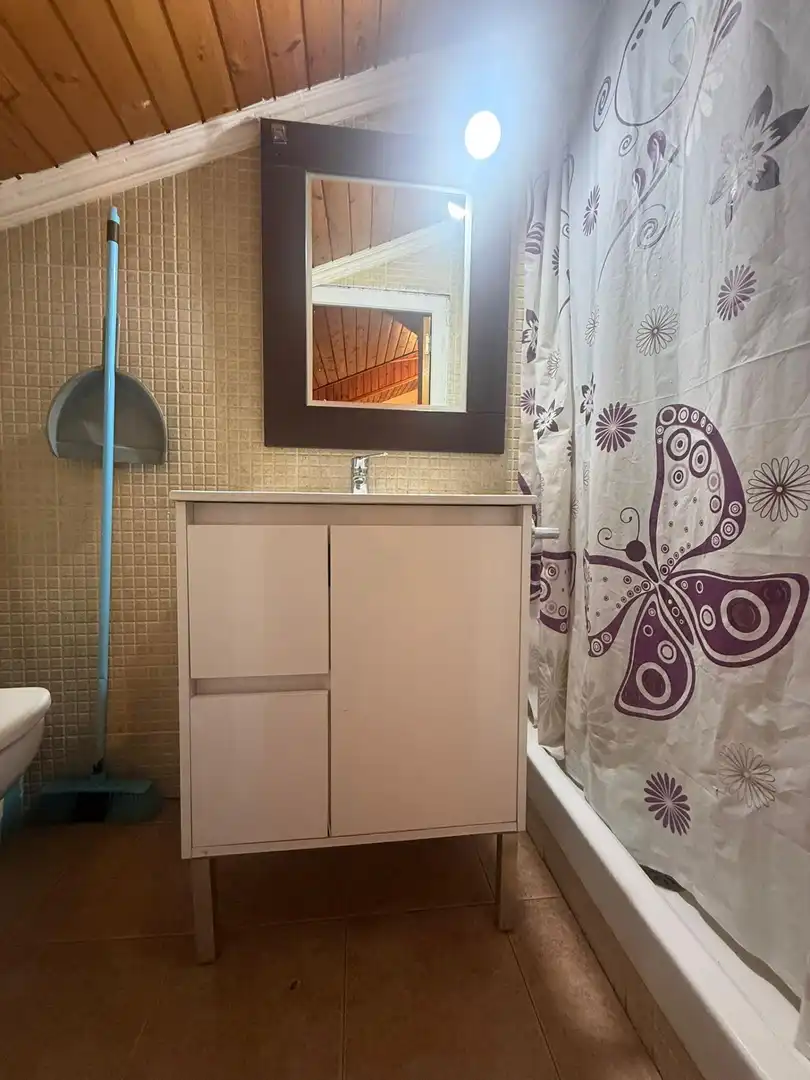 Baño de Piso para compartir en Alp con Calefacción y Amueblado