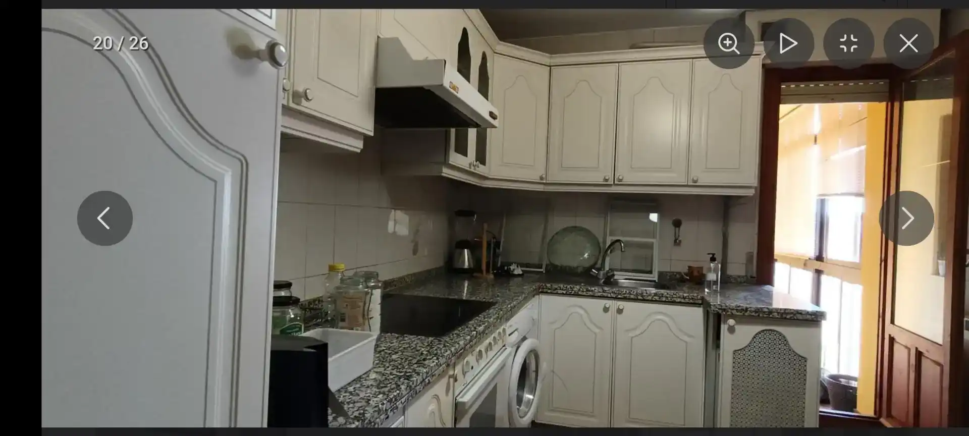 Cuina de Pis per a compartir en León Capital  amb Parquet, Moblat i Forn