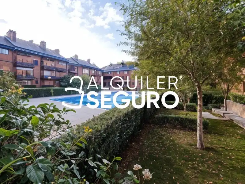 Vista exterior de Piso de alquiler en Pozuelo de Alarcón con Calefacción, Terraza y Trastero
