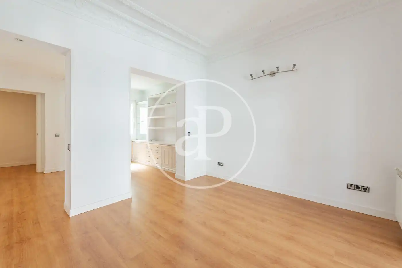 Flat with terrace for sale in Calle de Manuel Cortina, imagen 2