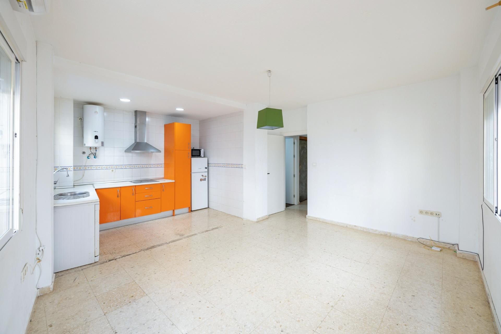 Kitchen of Apartment for sale in  Granada Capital