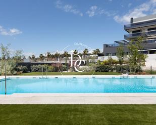 Piscina de Pis de lloguer en Sitges amb Aire condicionat, Calefacció i Jardí privat