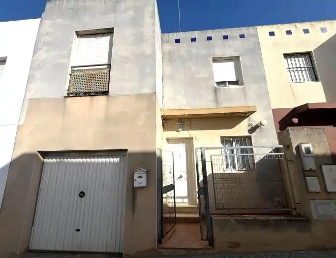 Adossat en venda a Calle Coronil 5, imagen 2