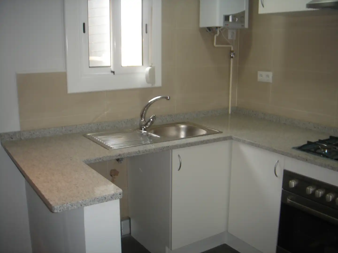 Cuina de Pis en venda en Barcelona amb Aire condicionat, Forn i Alarma