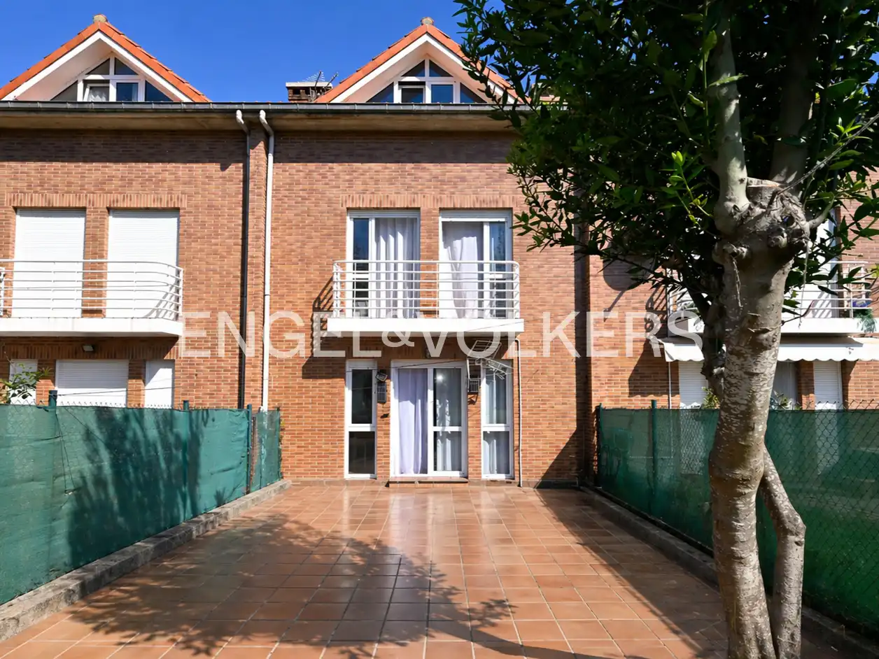Vista exterior de Casa o xalet en venda en Mazcuerras amb Calefacció, Jardí privat i Terrassa