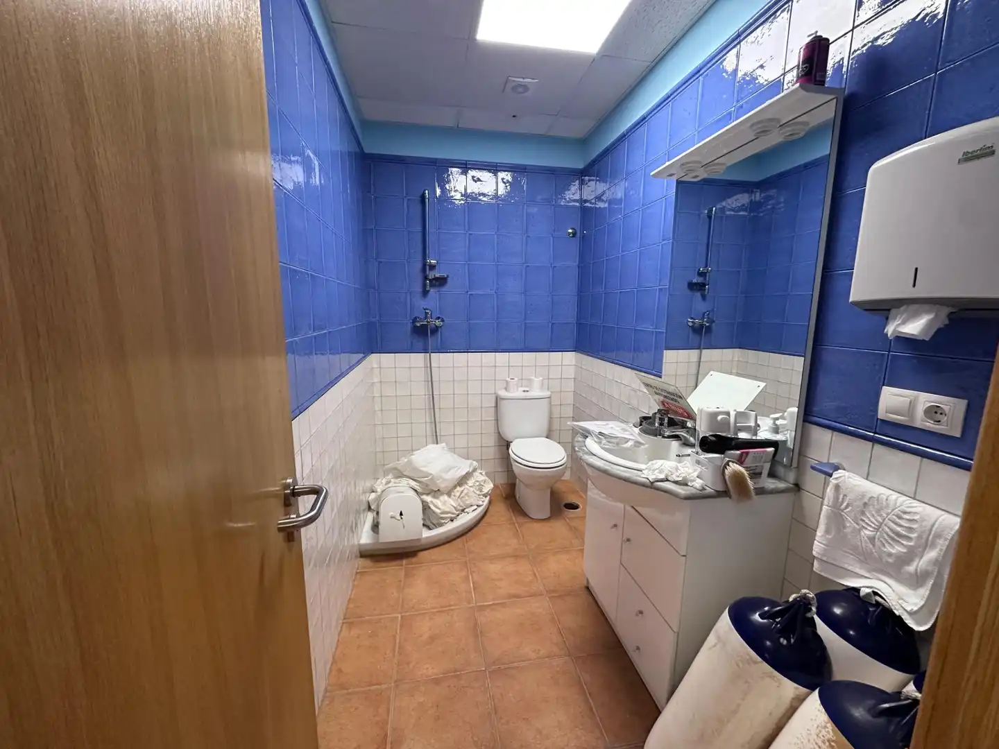 Badezimmer von Geschaftsraum zur Miete in Cambre  mit Klimaanlage