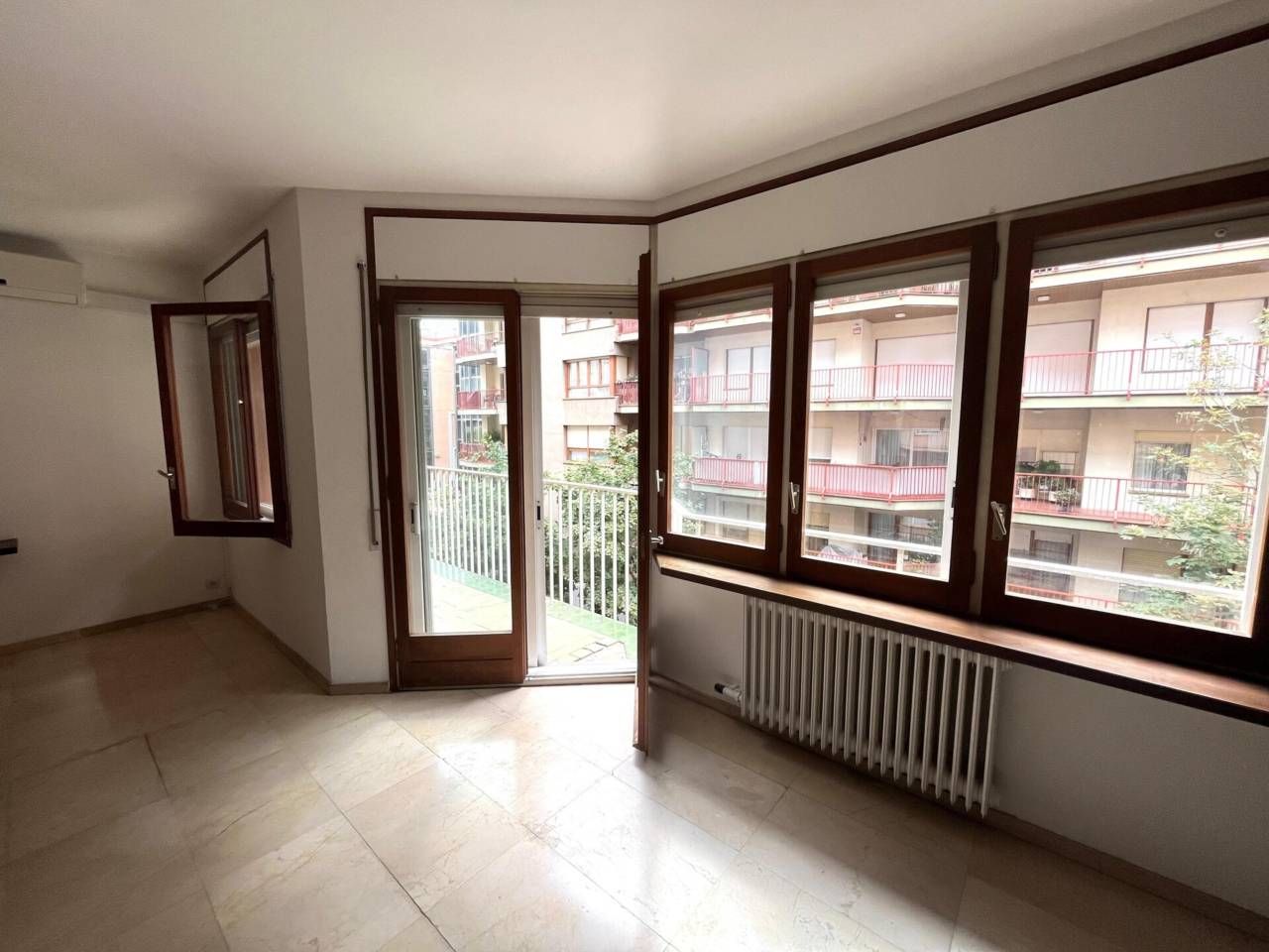 Bedroom of Flat for sale in Girona Capital  with Air Conditioner, Heating and Parquet flooring