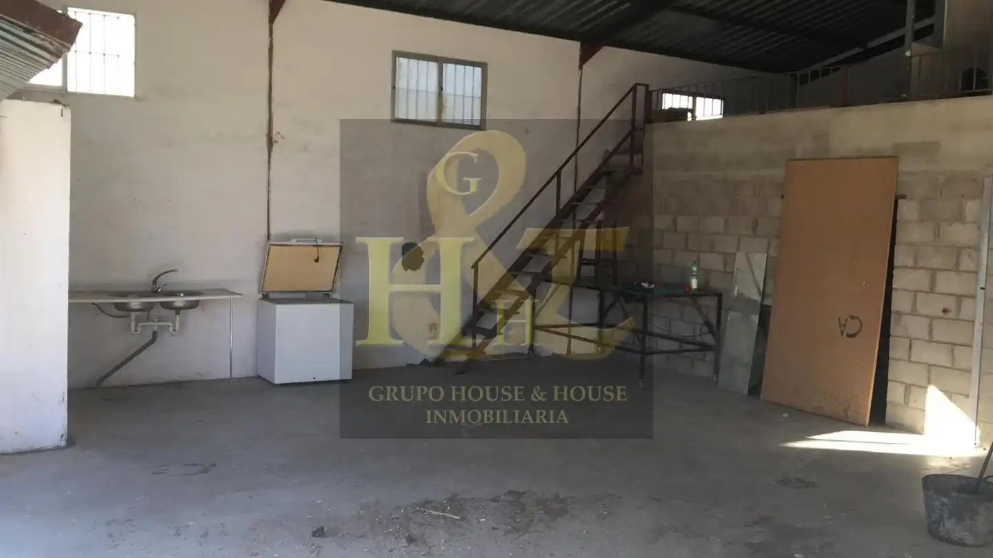 Nau industrial de lloguer a Las Tres Torres, imagen 3