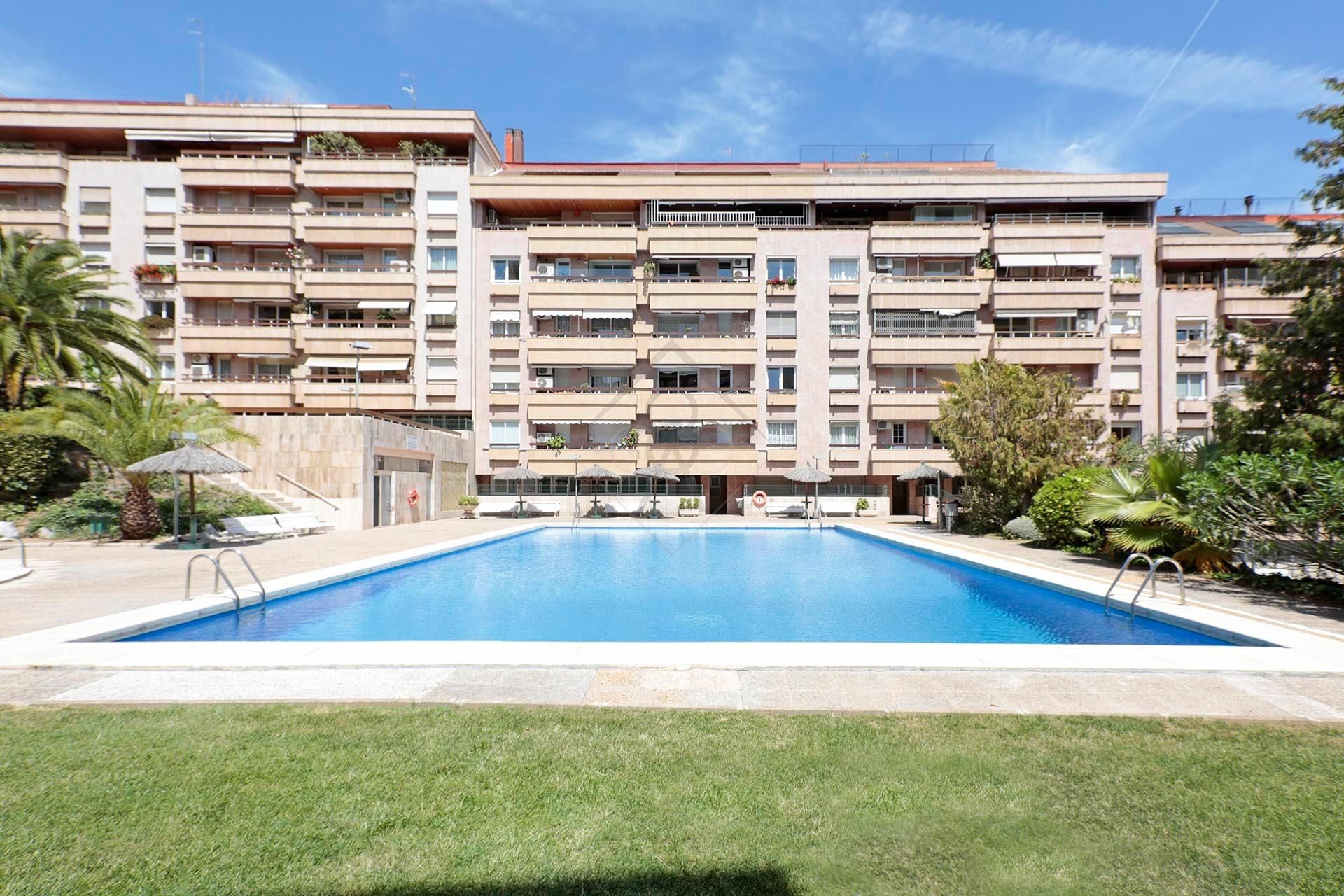 Piscina de Pis de lloguer en  Barcelona Capital amb Aire condicionat, Calefacció i Parquet