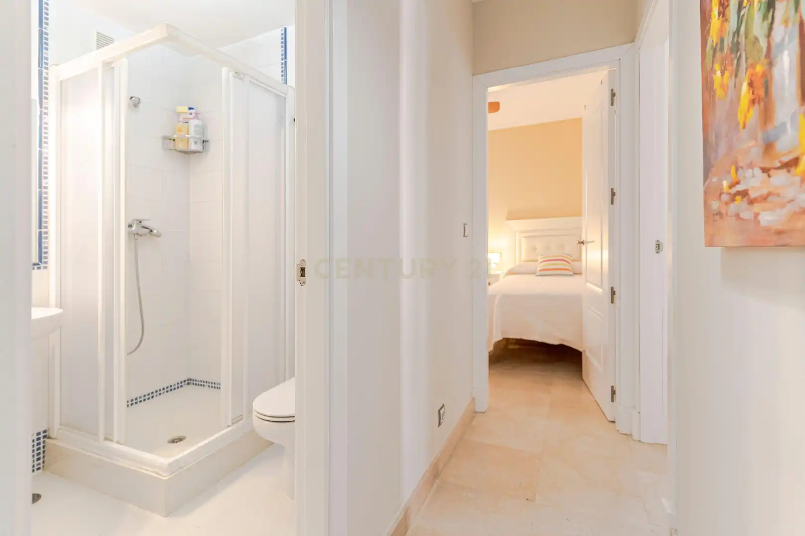 Badezimmer von Wohnung zum Verkauf in Manilva mit Privatgarten, Abstellraum und Gemeinschaftspool