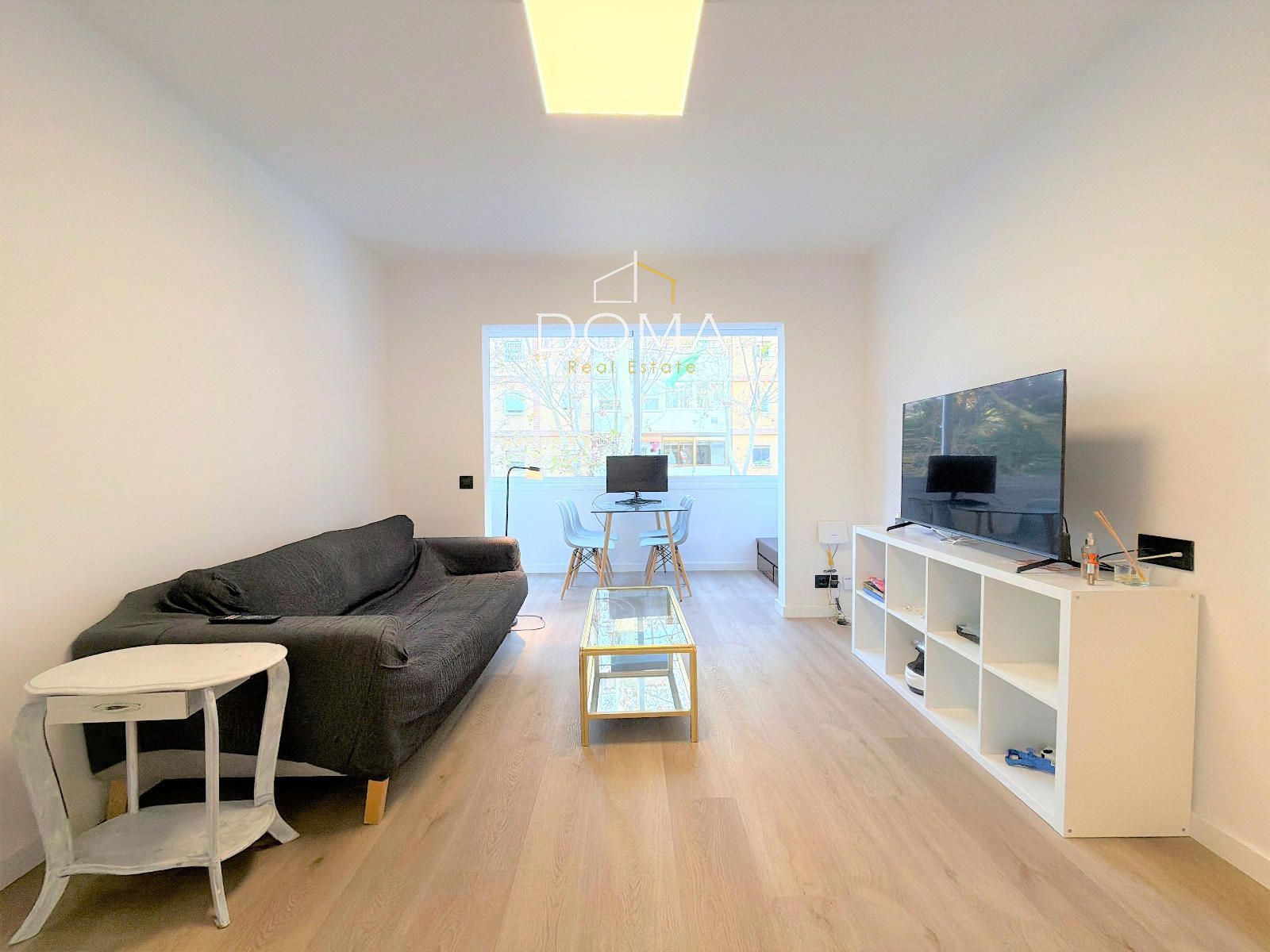 Living room of Flat to rent in  Barcelona Capital  with Air Conditioner, Heating and Parquet flooring