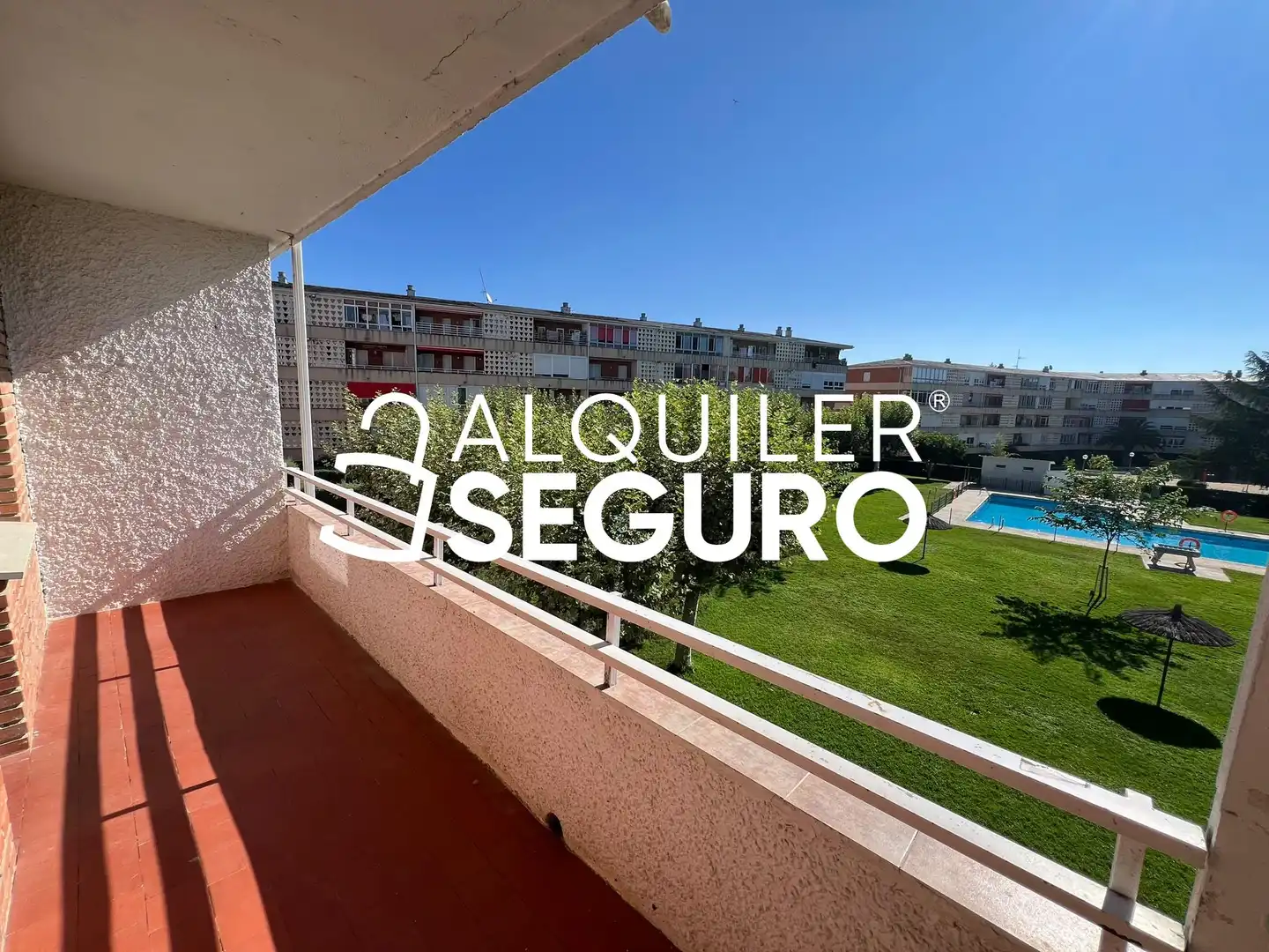 Außenansicht von Wohnung zur Miete in Colmenar Viejo mit Heizung, Terrasse und Schwimmbad