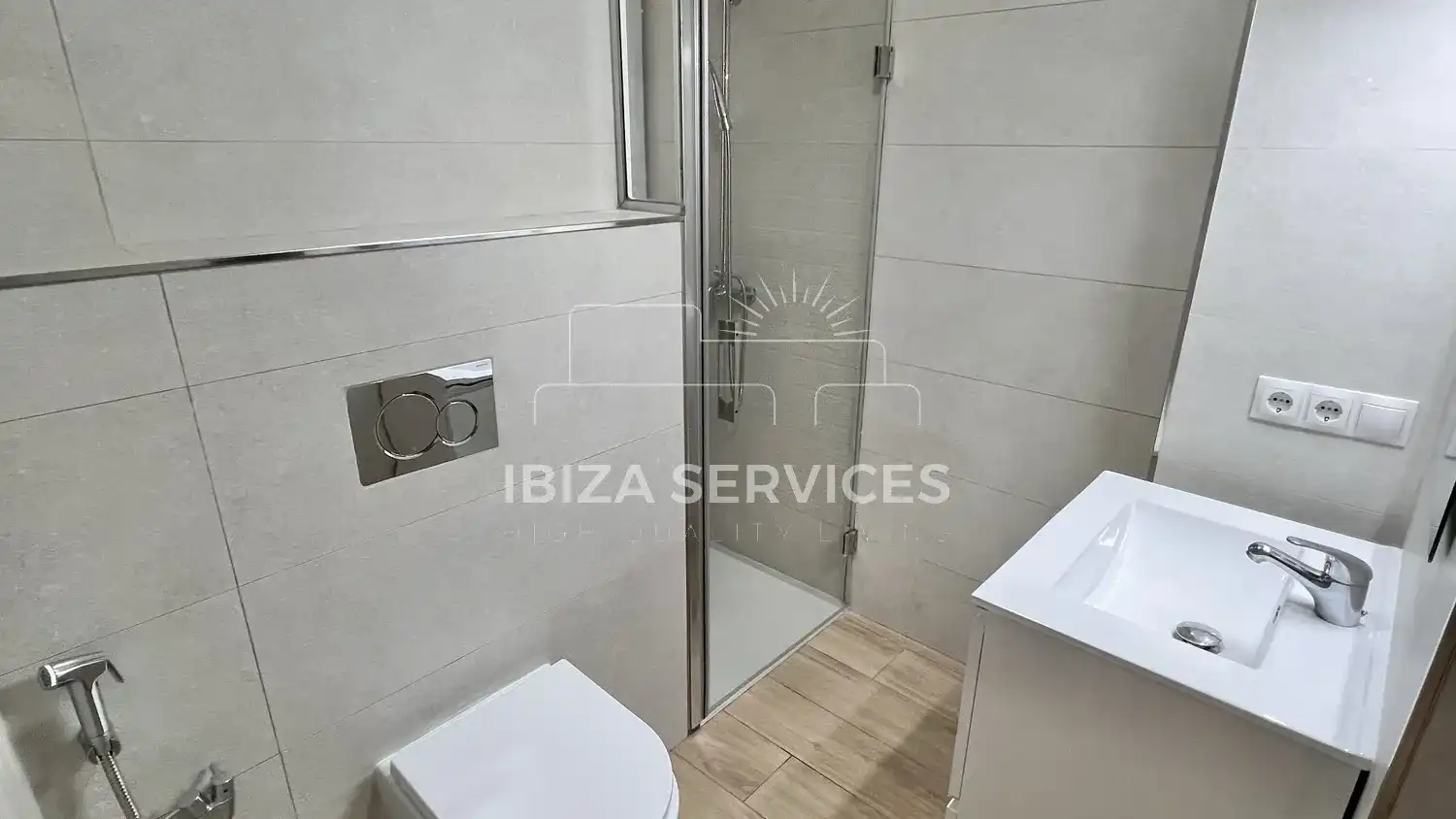 Bathroom of Flat for sale in Eivissa  with Air Conditioner, Private garden and Swimming Pool