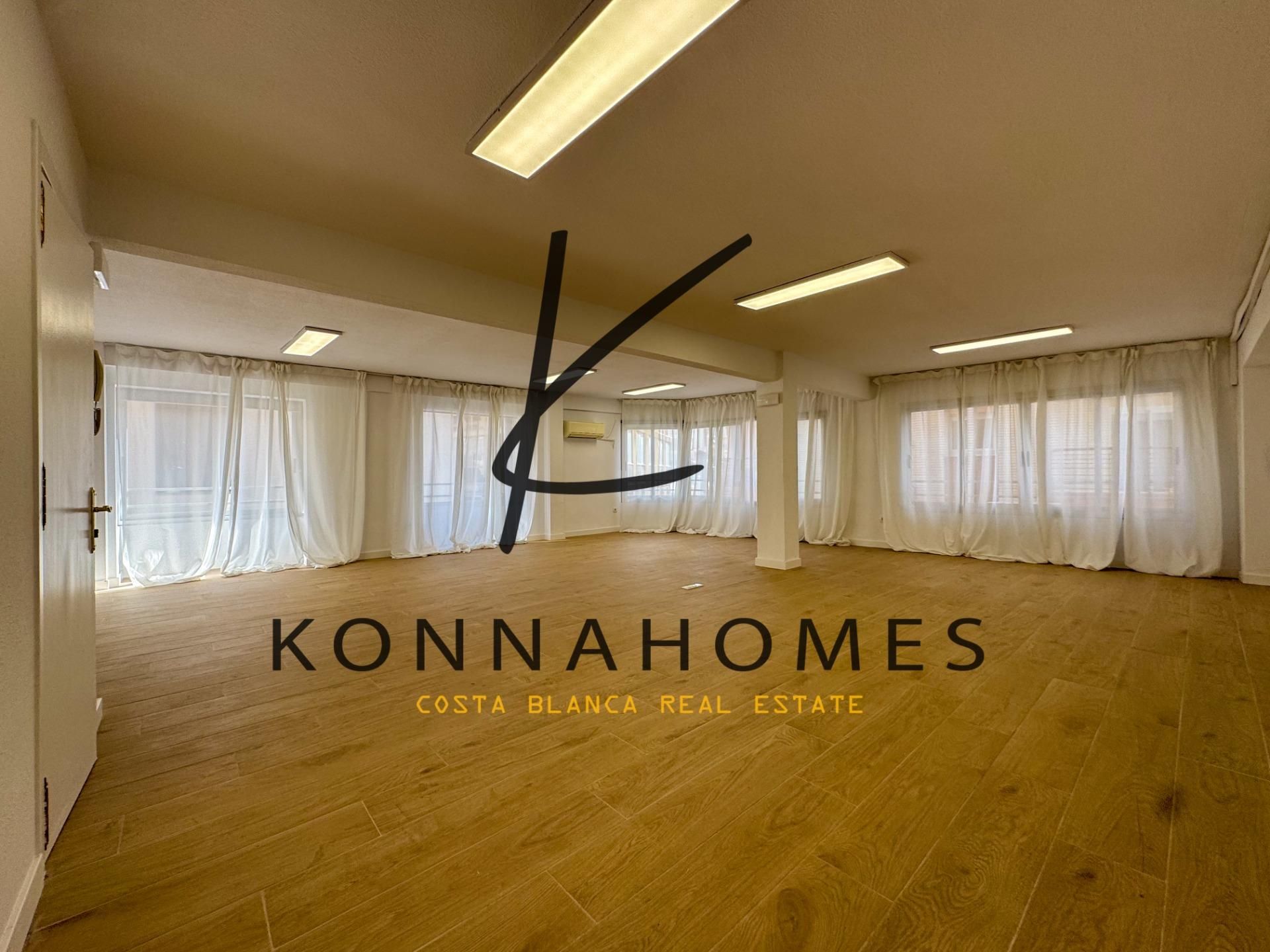 Exterior view of Office to rent in Benidorm  with Air Conditioner