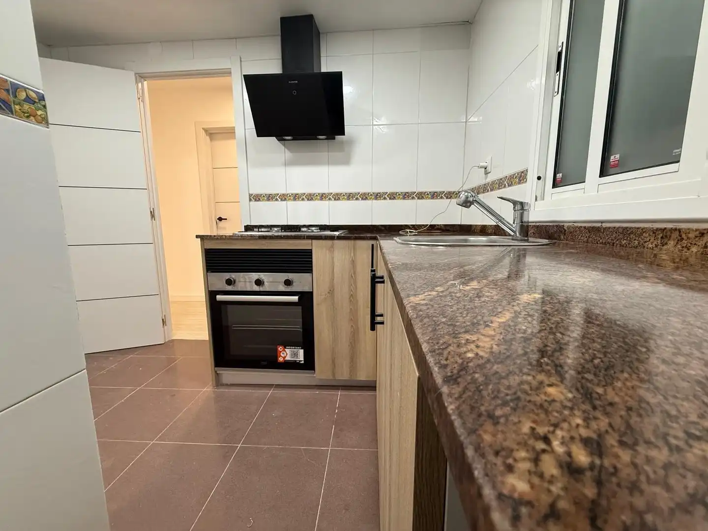 Kitchen of Flat for sale in L'Hospitalet de Llobregat  with Alarm