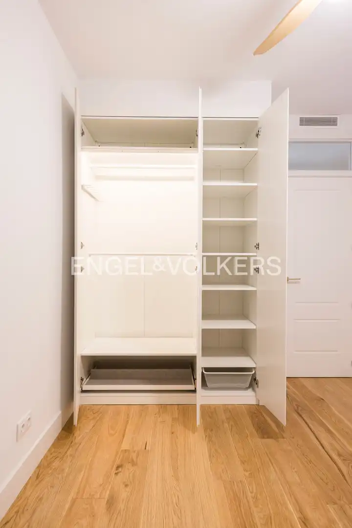 Schlafzimmer von Wohnung zur Miete in Madrid mit Klimaanlage, Heizung und Parkett