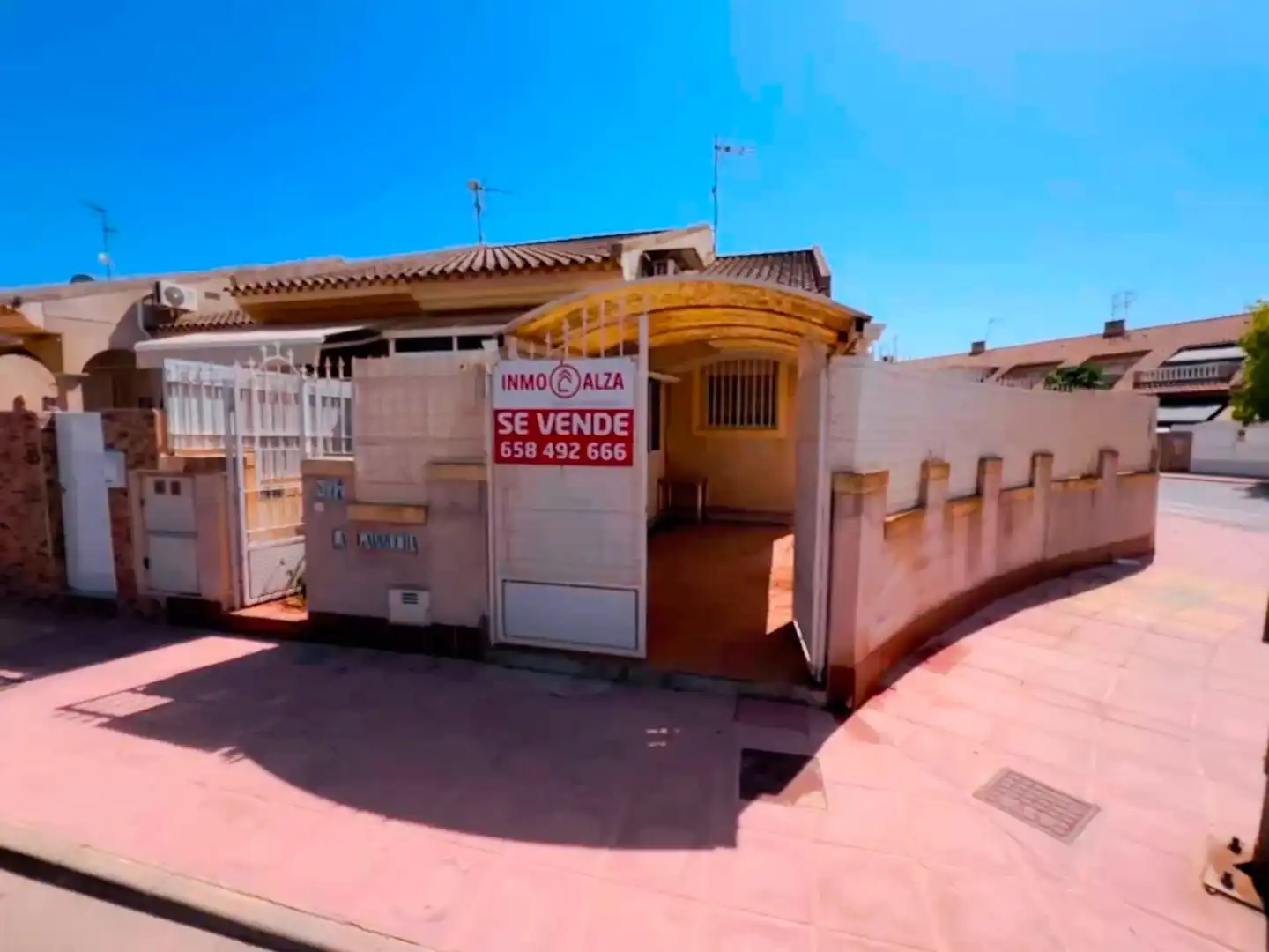 Jardí de Casa adosada en venda en Los Alcázares amb Jardí privat, Terrassa i Traster