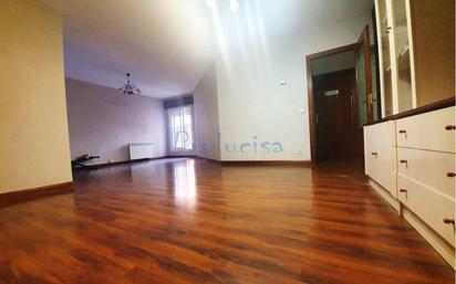 Living room of Flat for sale in Moraleja de Enmedio  with Heating and Storage room