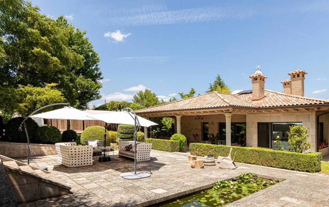 Jardí de Casa o xalet en venda en Ayegui / Aiegi amb Aire condicionat, Calefacció i Jardí privat