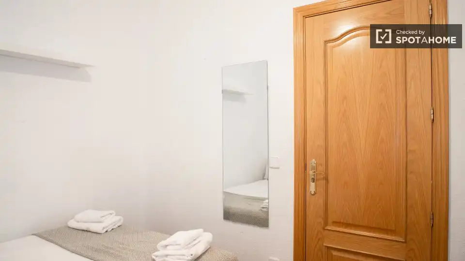 Bedroom of Flat for rent in Madrid  with Air Conditioner, Heating and Furnished