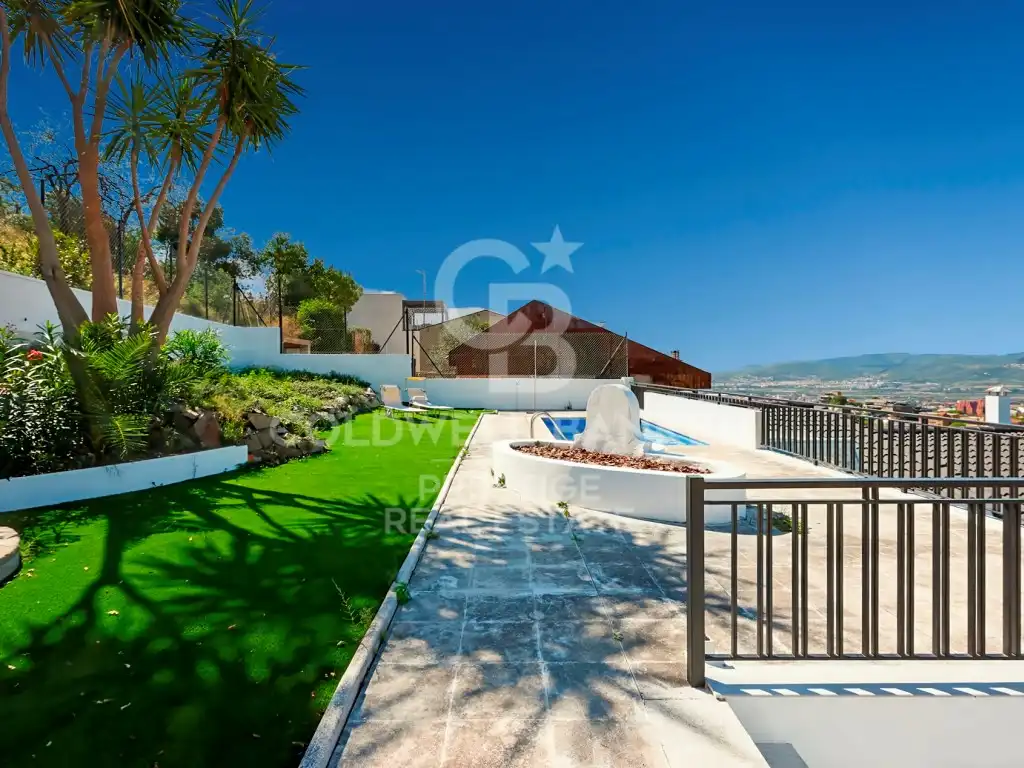 Exterior view of Houses for sale in Esplugues de Llobregat