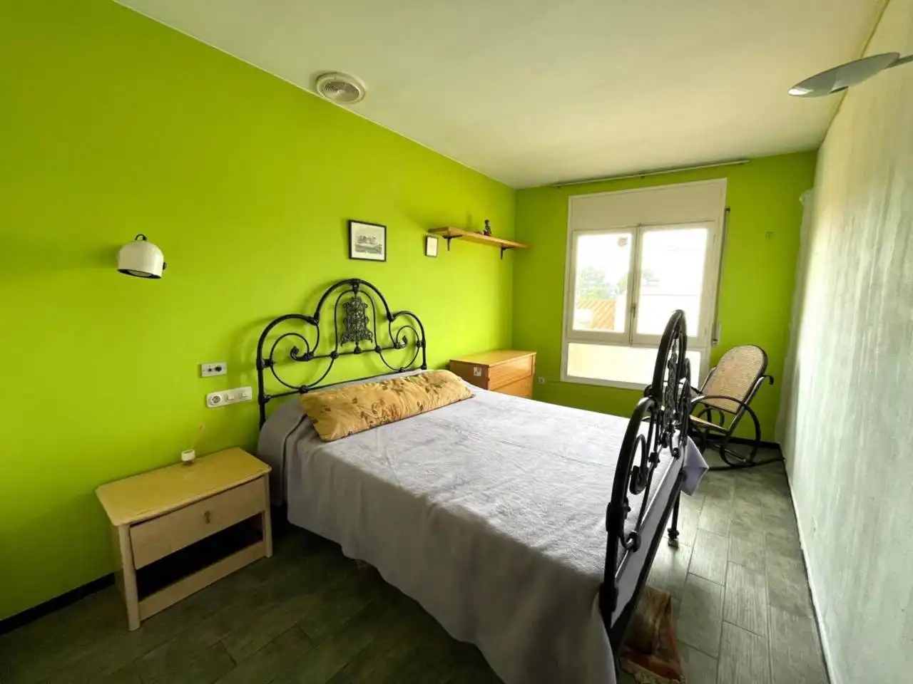 Habitación de Casa o chalet en venta en Girona con Aire acondicionado, Calefacción y Jardín privado
