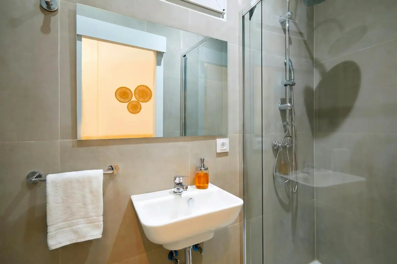 Baño de Piso de alquiler en Barcelona con Aire acondicionado, Calefacción y Amueblado
