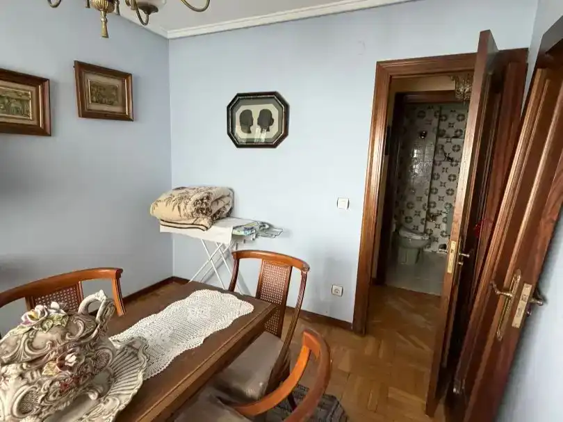 Menjador de Pis en venda en León Capital  amb Parquet i Moblat