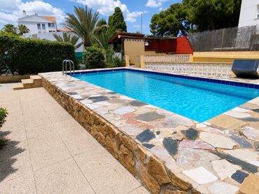 Casa amb piscina en venda a CALLE RUPERTO CHAPÍ