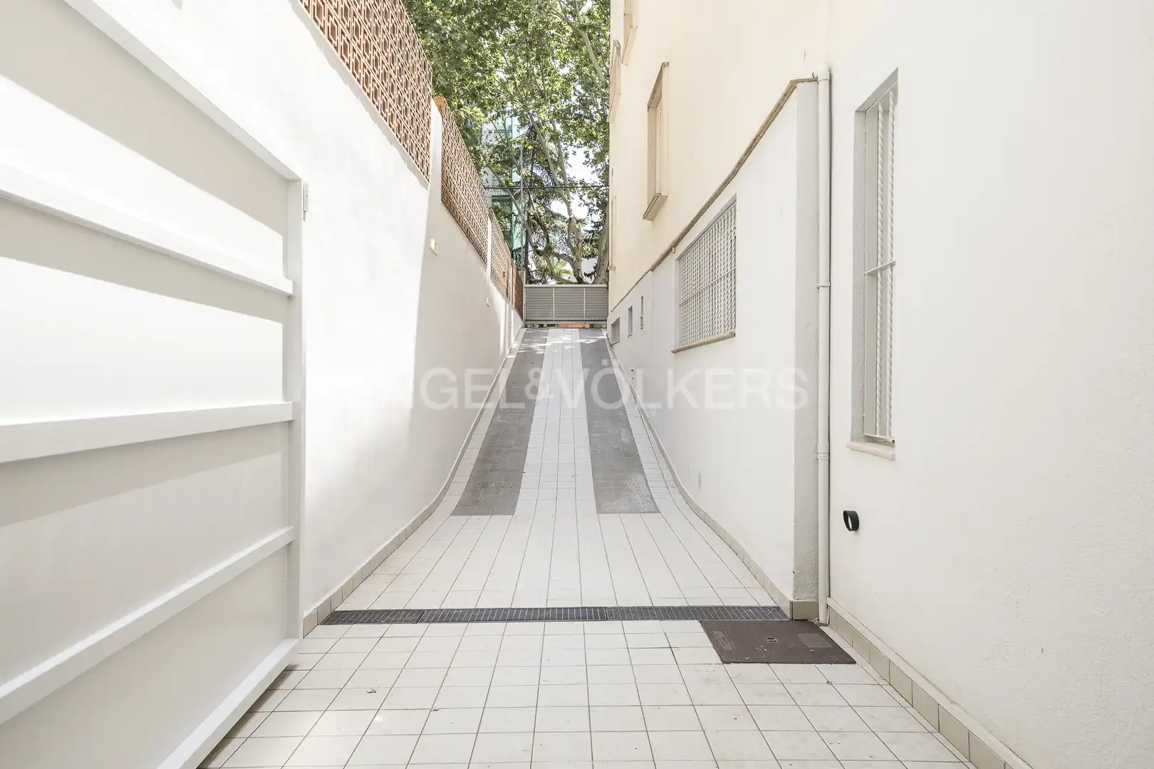 Vista exterior de Casa o chalet en venta en Barcelona con Aire acondicionado, Calefacción y Jardín privado