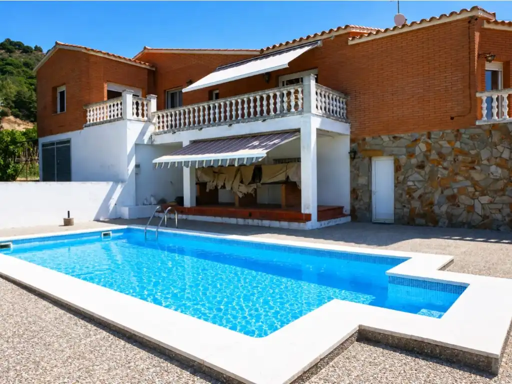 Piscina de Casa o xalet en venda en Pineda de Mar