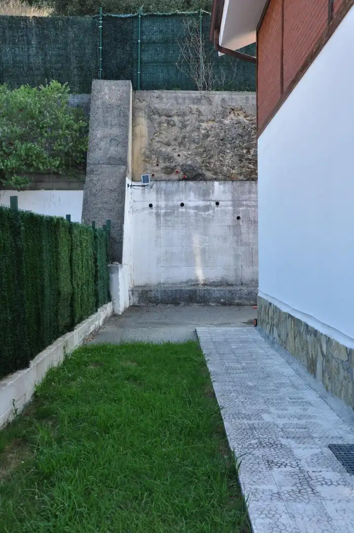 Vista exterior de Casa o chalet en venta en Castro-Urdiales con Calefacción, Jardín privado y Terraza