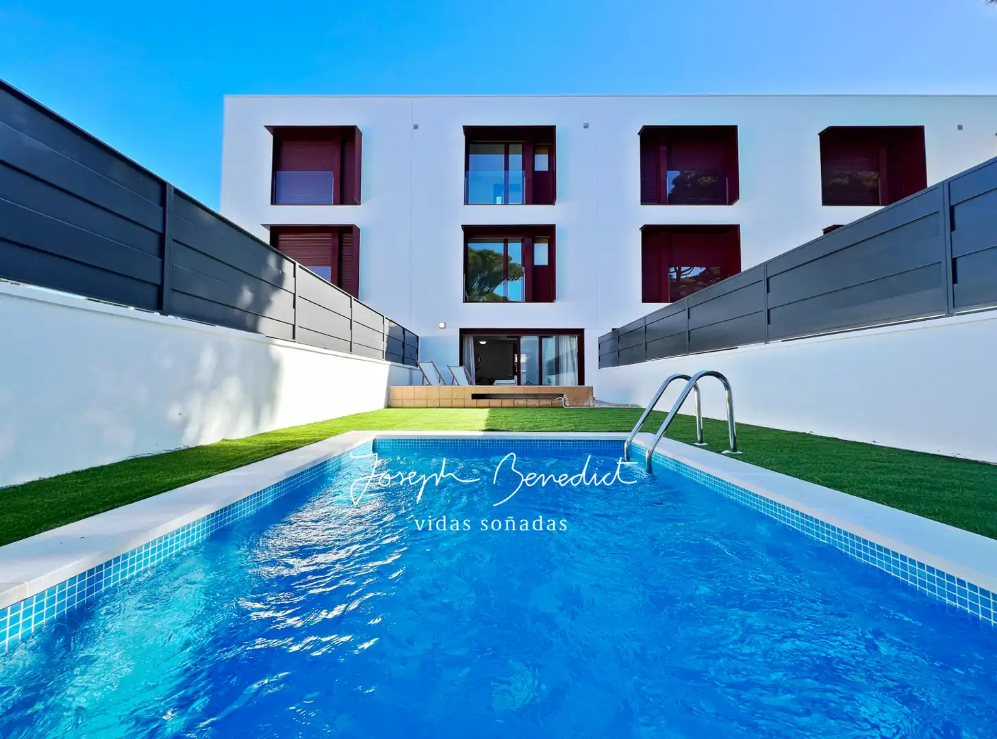 Piscina de Casa adosada en venda en Castelldefels amb Aire condicionat, Calefacció i Jardí privat