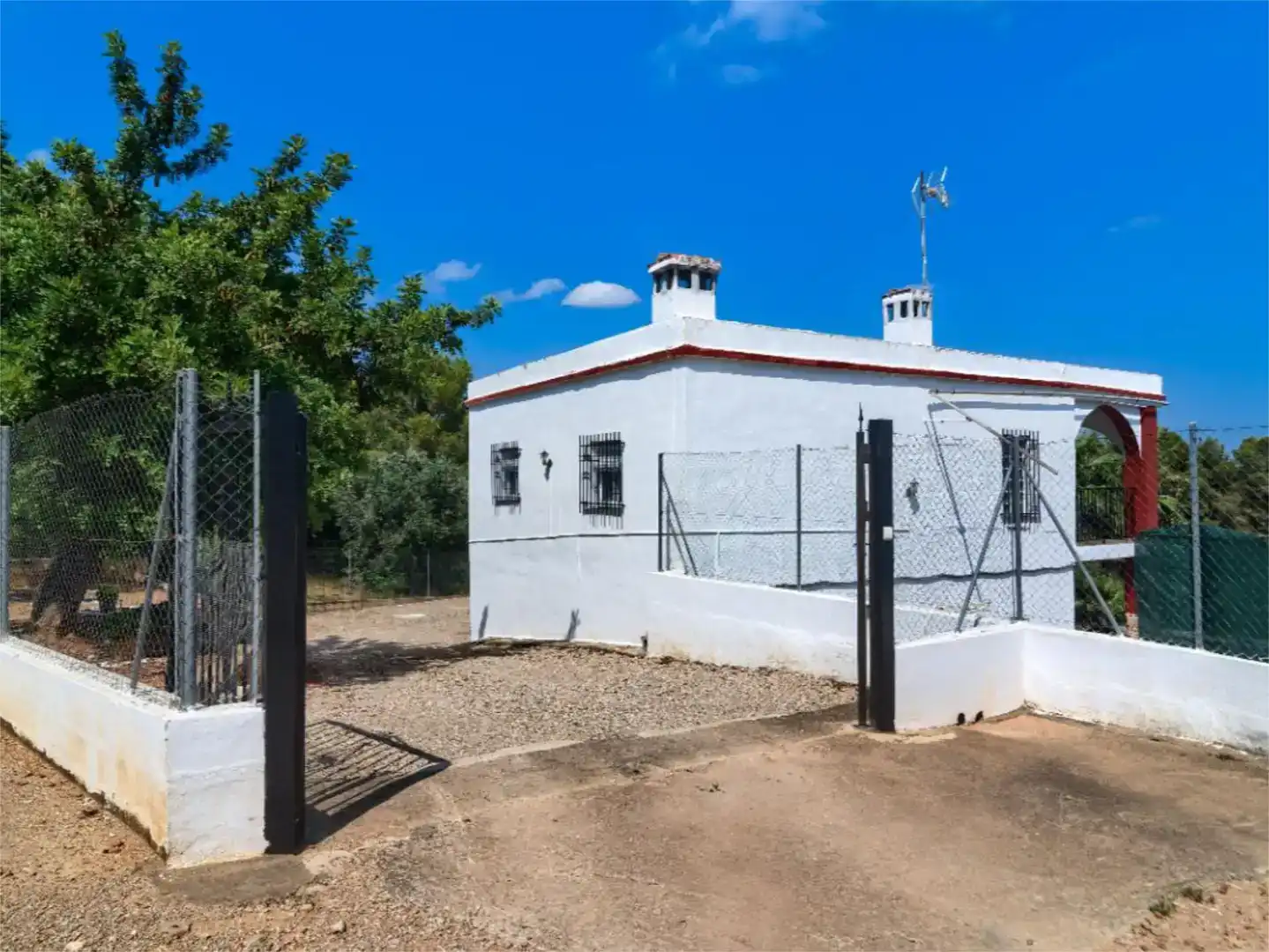 Vista exterior de Casa o xalet en venda en Chiva amb Balcó