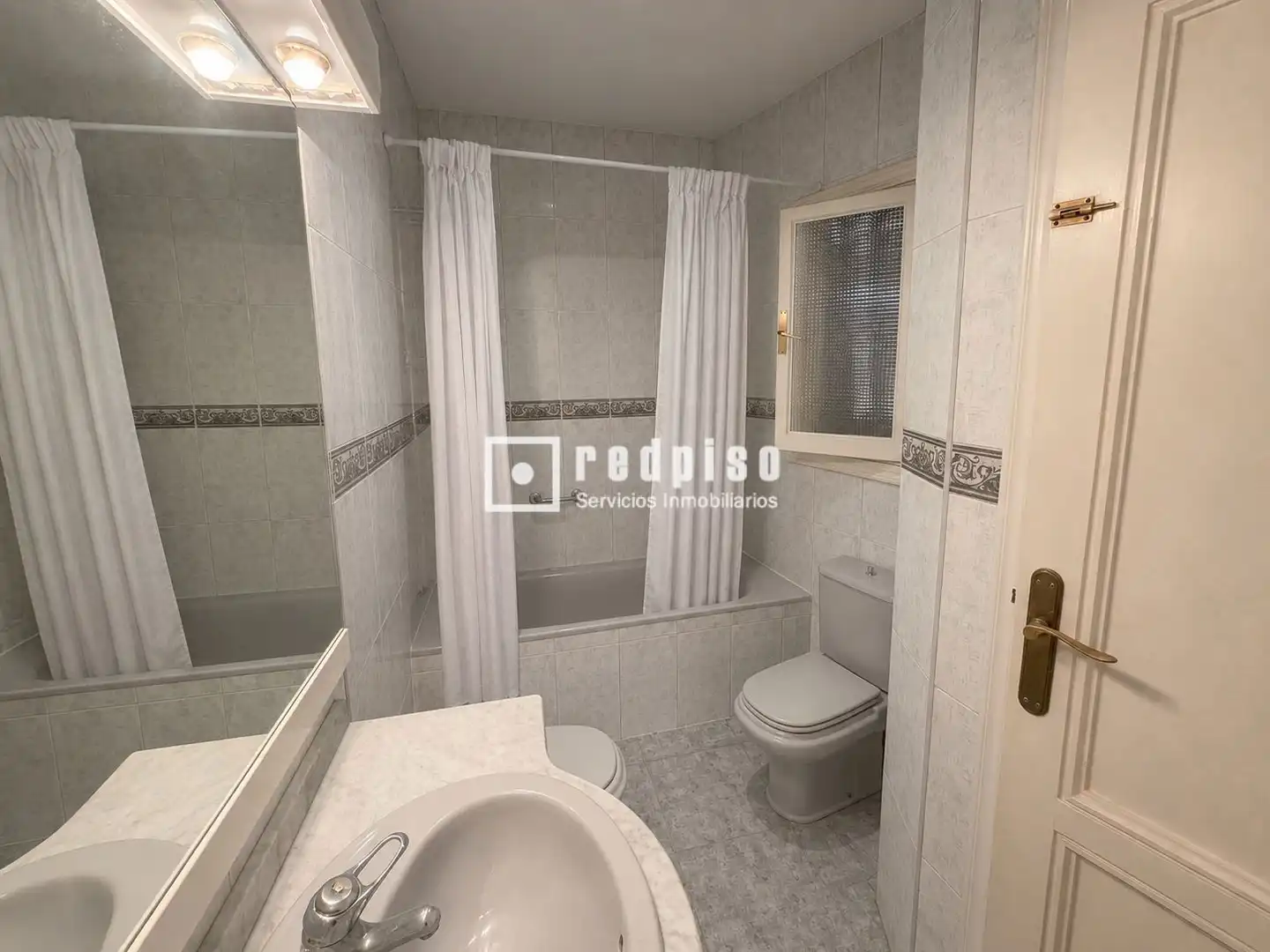 Baño de Piso en venta en Madrid con Aire acondicionado, Calefacción y Parquet