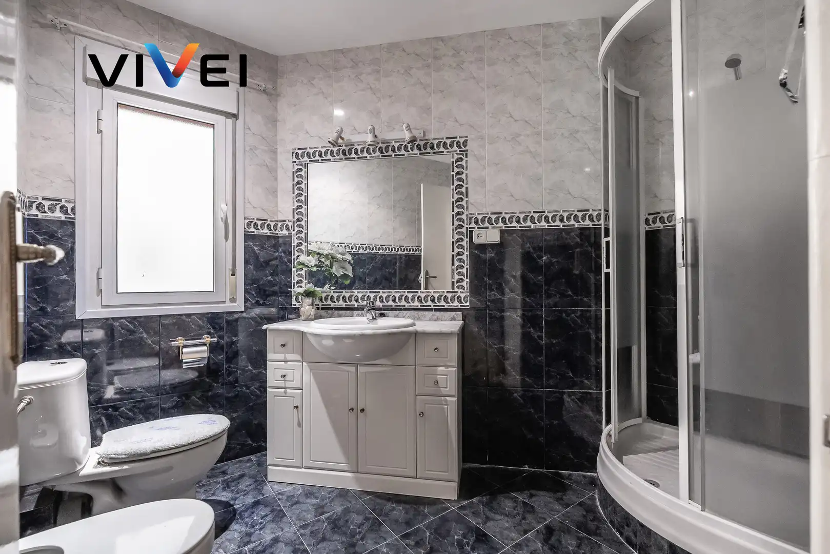 Bathroom of Flat for sale in Madrid  with Heating