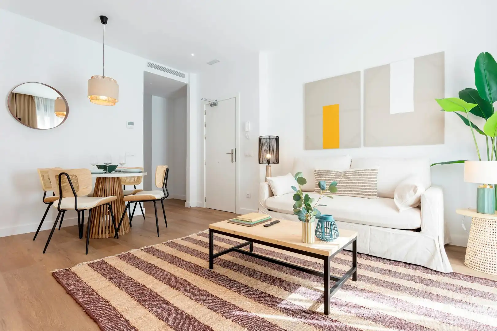 Living room of Flat for rent in Madrid  with Air Conditioner, Heating and Washing machine