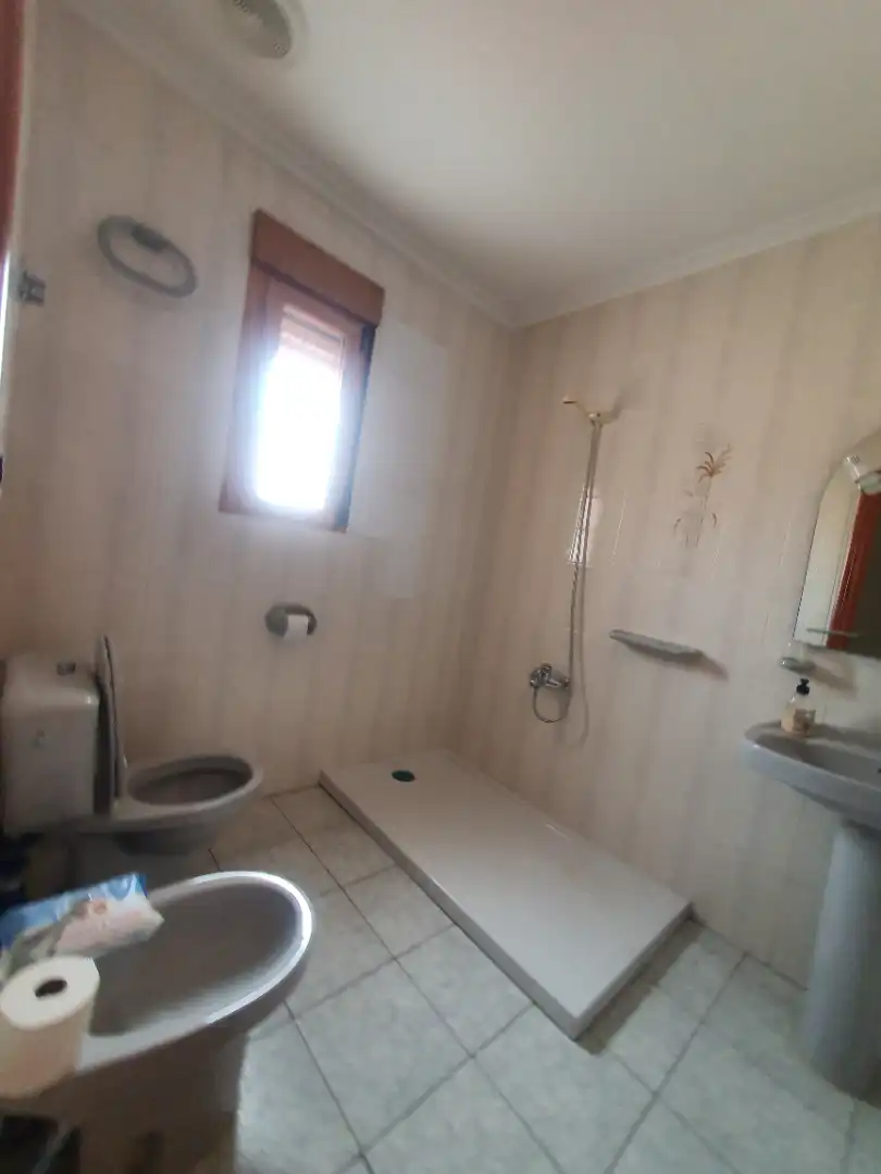 Bany de Casa o xalet en venda en Guadix amb Aire condicionat, Calefacció i Terrassa