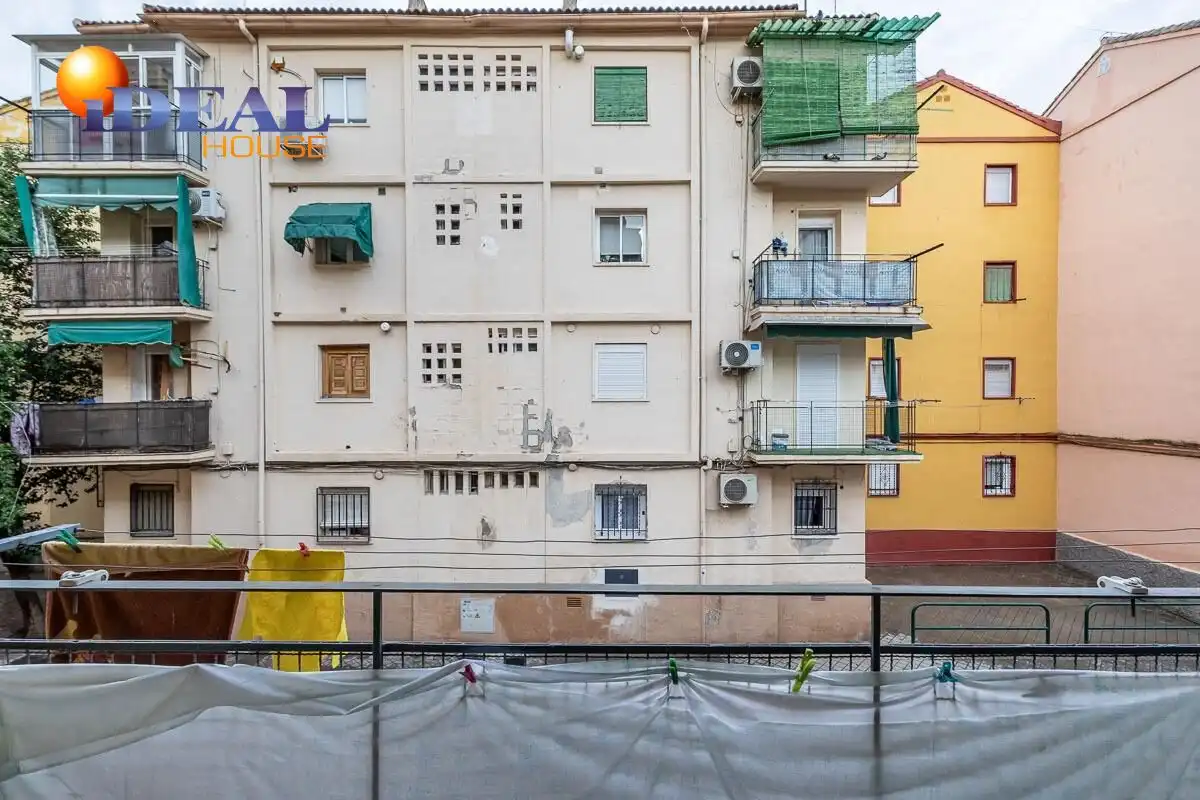Vista exterior de Piso en venta en Granada con Terraza