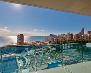 Dormitori de Apartament en venda en Benidorm amb Aire condicionat i Piscina