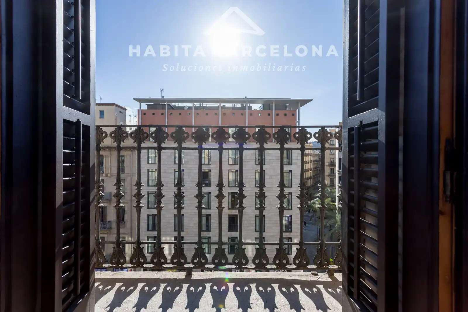Außenansicht von Wohnung zur Miete in Barcelona mit Klimaanlage, Heizung und Parkett