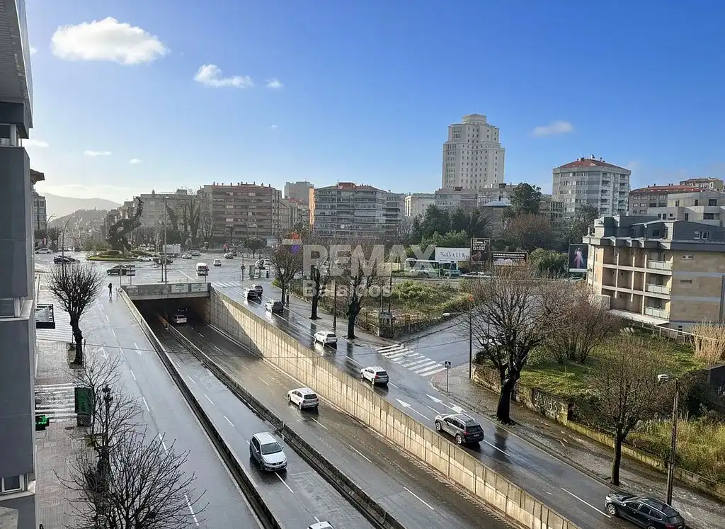 Vista exterior de Piso en venta en Vigo  con Calefacción, Parquet y Terraza