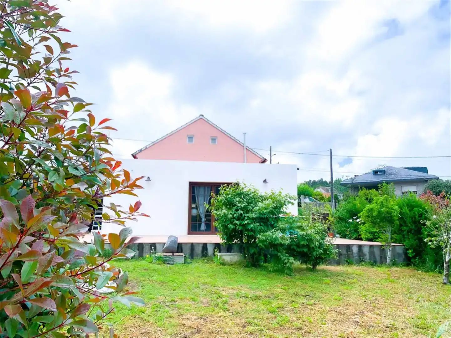 Vista exterior de Casa adosada en venda en Redondela amb Jardí privat